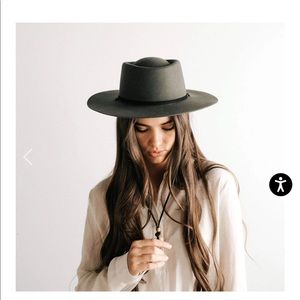 Gigi Pip Wren hat in green. Size XL. 61